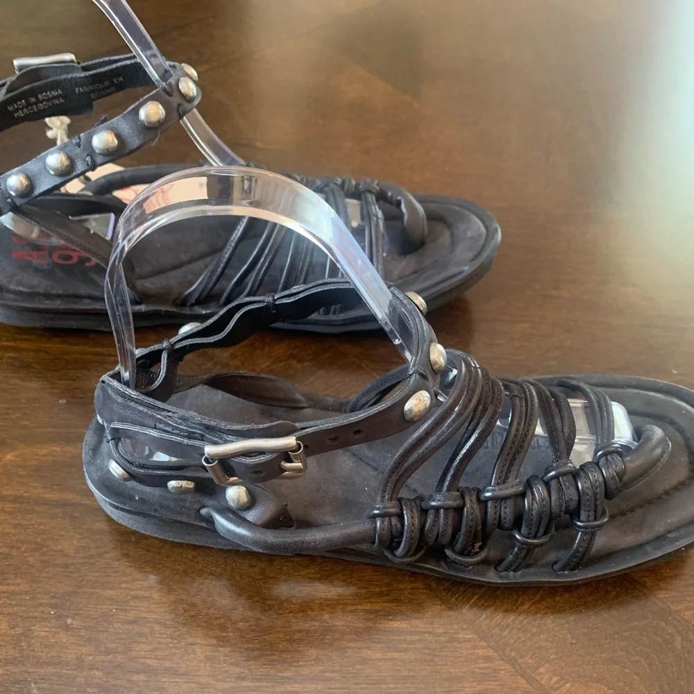 💫HP‼️💫 NWT A.S.98 - FREE PEOPLE Marin Strappy Sandals in Black/Silver, Size 8 - Picture 5 of 7